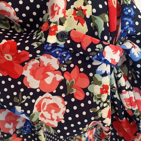 navy polka dot plus 3x blouse with pink and blue flowers. Beautiful! - Picture 4 of 5